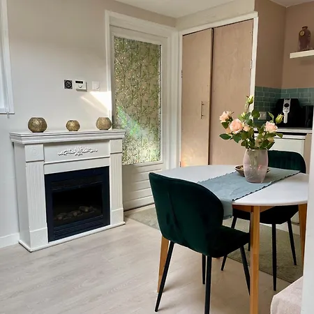 Apartament Cozy And Private Close To The