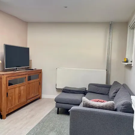 Cozy And Private Close To The * Oss